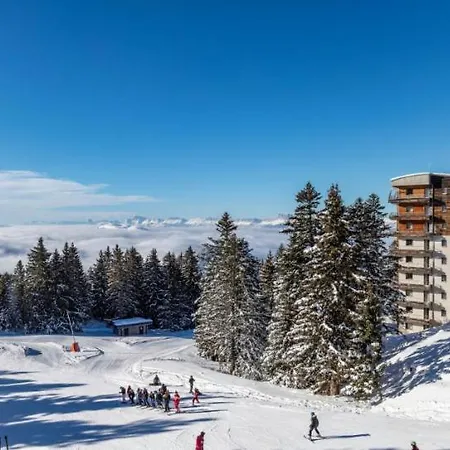 Apartment Pieds Des Pistes: Slope-side Retreat With Pool And Mountain Views
