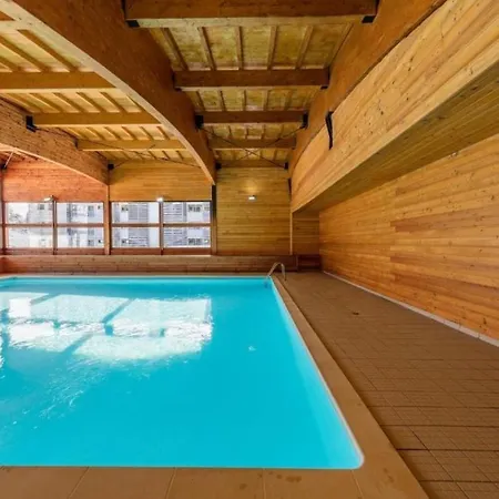 Pieds Des Pistes: Slope-side Retreat With Pool And Mountain Views Chamrousse