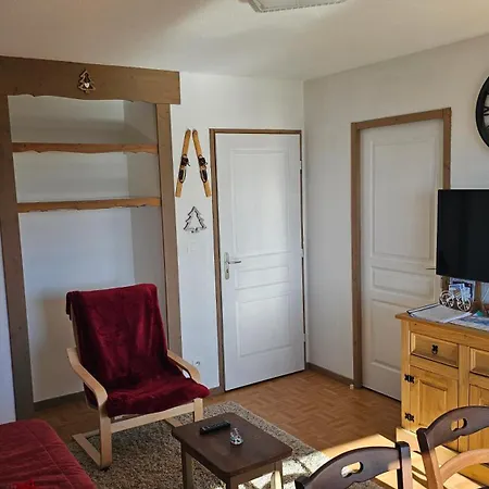 Pieds Des Pistes: Slope-side Retreat With Pool And Mountain Views Apartment Chamrousse